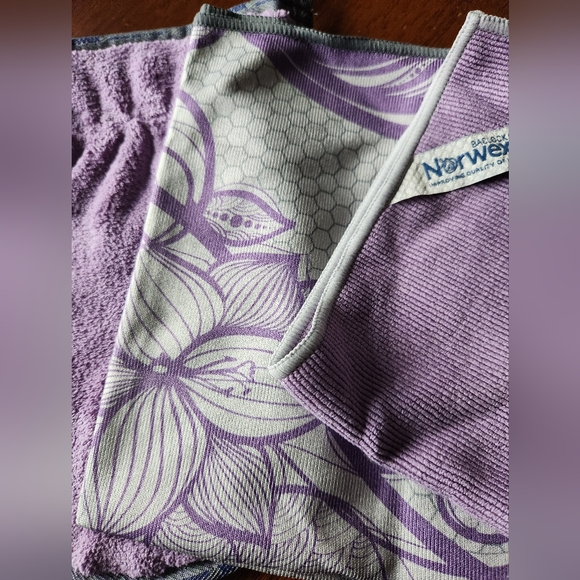 NWT Norwex Set of 3: 1 Envirocloth, 1 Window cloth & 1 Dust Mitt - Picture 5 of 10